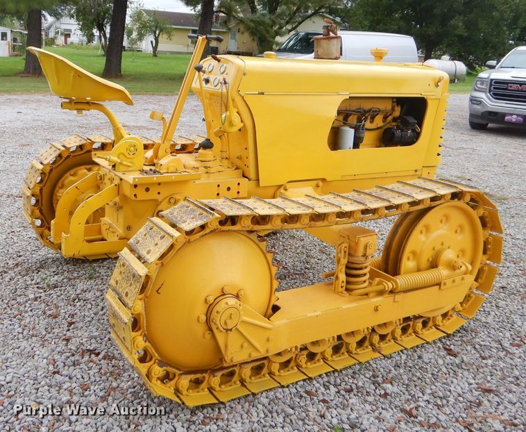 image for item FC9870 Oliver crawler tractor