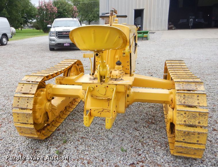 image for item FC9870 Oliver crawler tractor