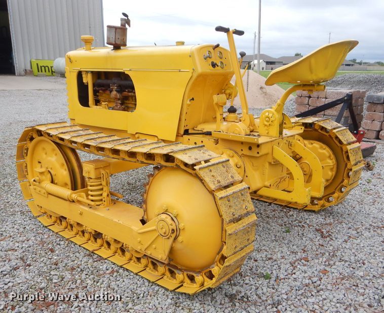 image for item FC9870 Oliver crawler tractor