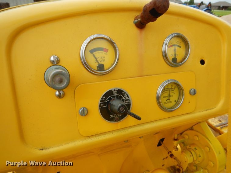 image for item FC9870 Oliver crawler tractor