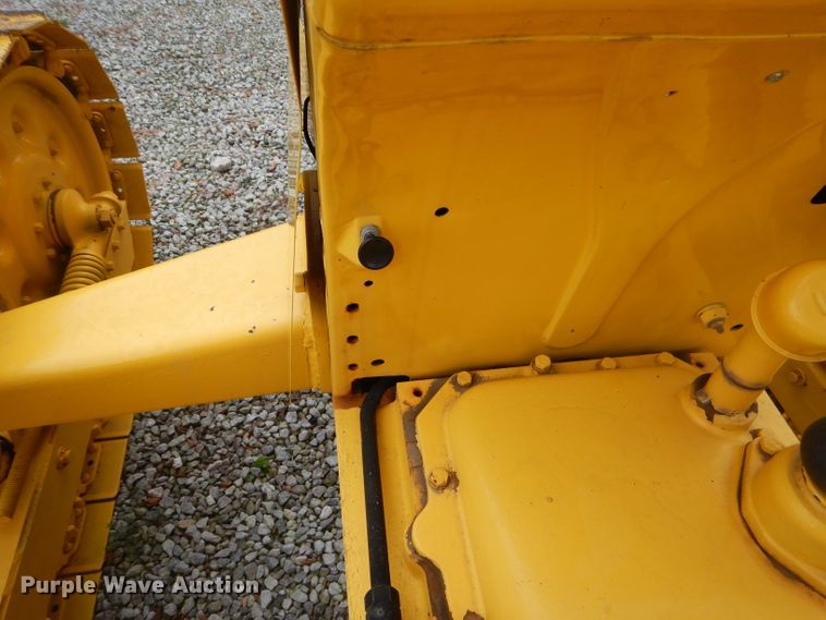 image for item FC9870 Oliver crawler tractor