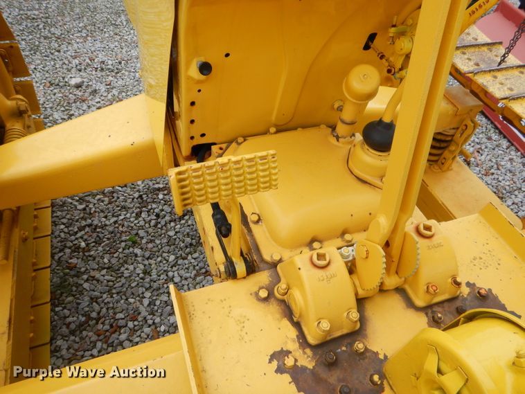 image for item FC9870 Oliver crawler tractor