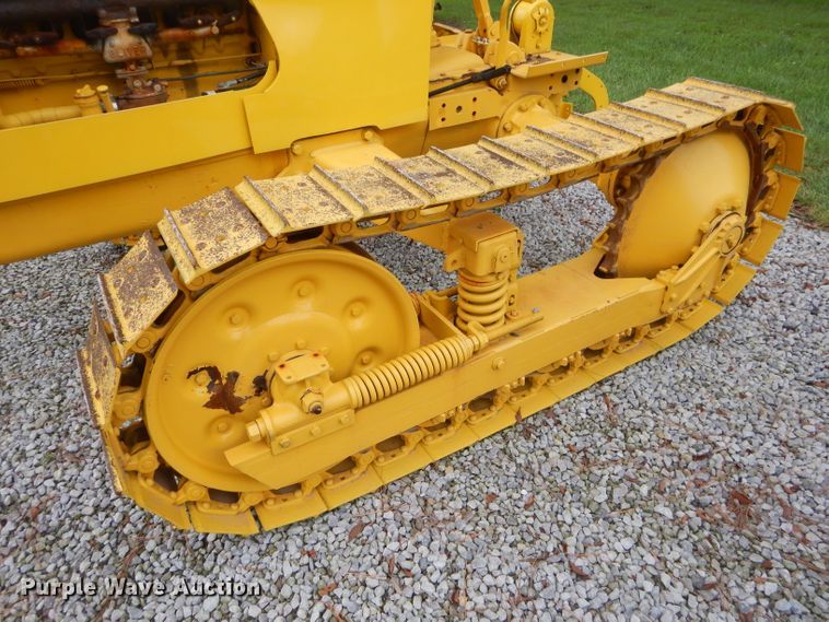 image for item FC9870 Oliver crawler tractor