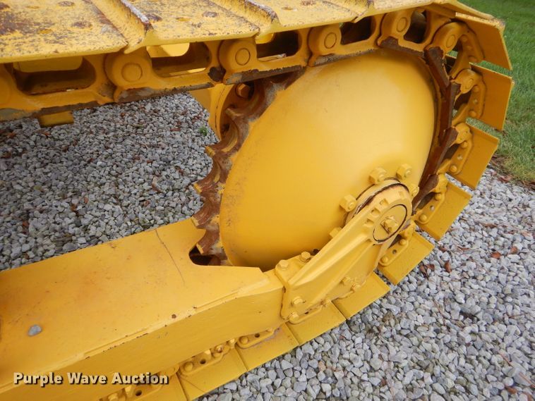 image for item FC9870 Oliver crawler tractor