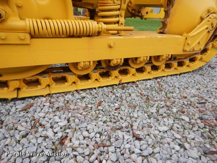 image for item FC9870 Oliver crawler tractor