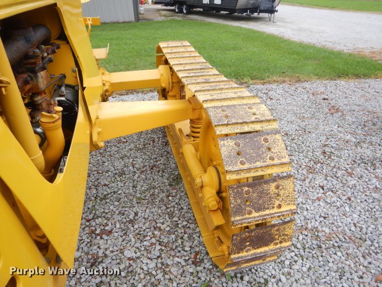 image for item FC9870 Oliver crawler tractor