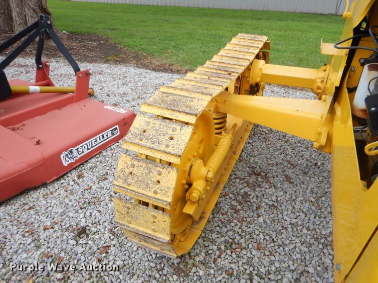 image for item FC9870 Oliver crawler tractor