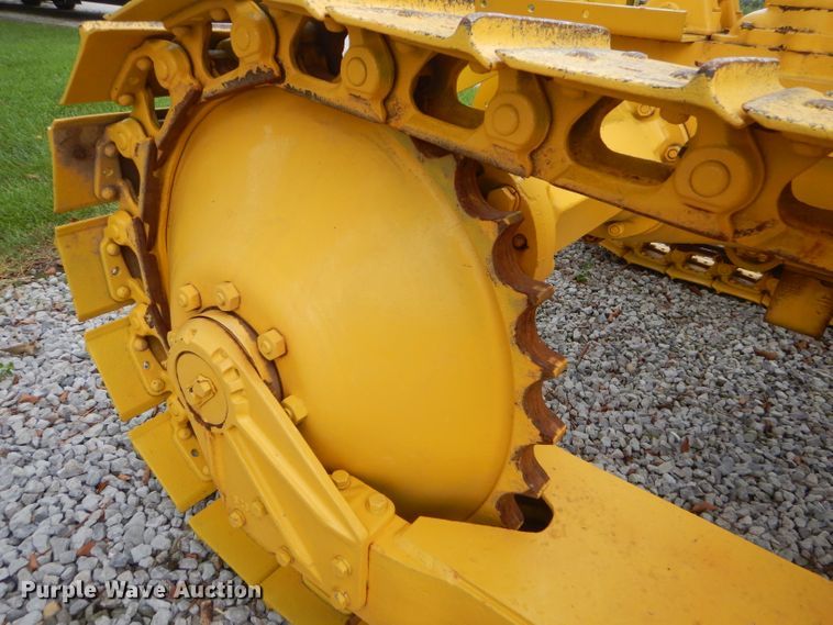 image for item FC9870 Oliver crawler tractor