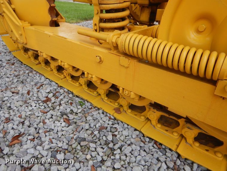 image for item FC9870 Oliver crawler tractor