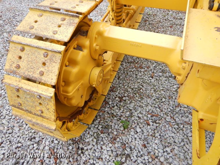 image for item FC9870 Oliver crawler tractor