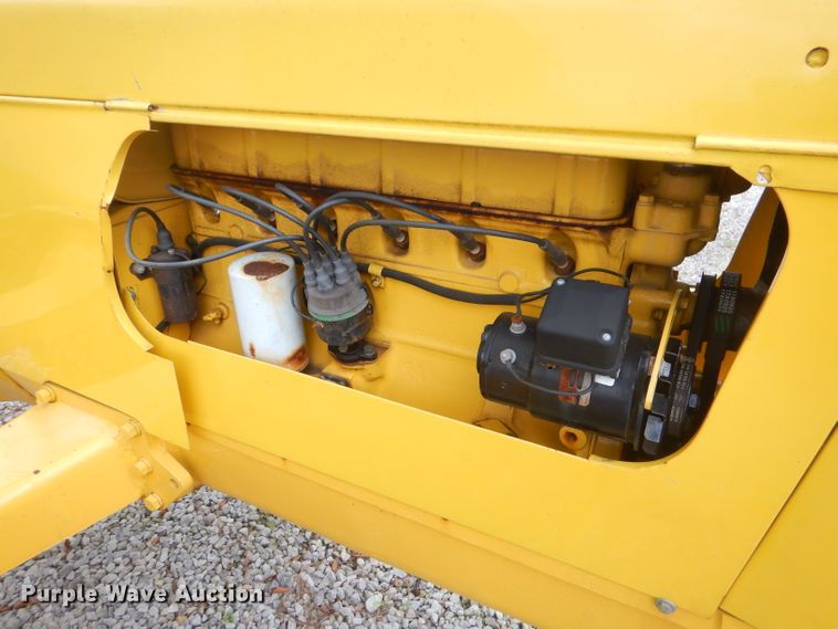 image for item FC9870 Oliver crawler tractor