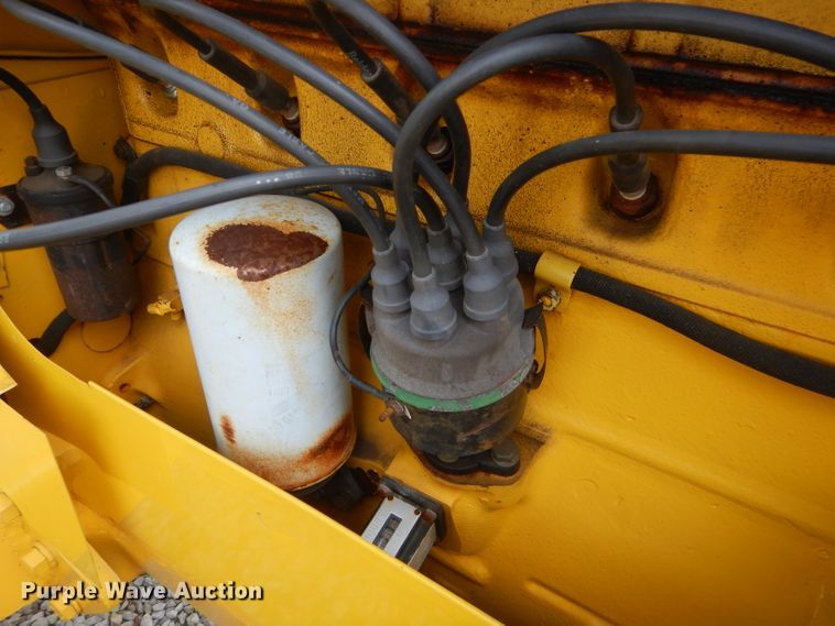 image for item FC9870 Oliver crawler tractor