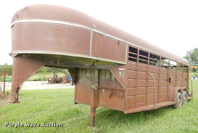 image for item FC9893 1985 WW livestock trailer