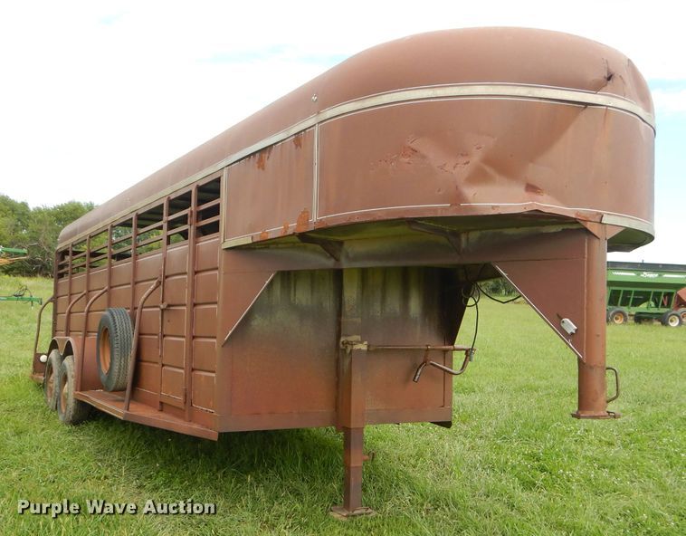 image for item FC9893 1985 WW livestock trailer