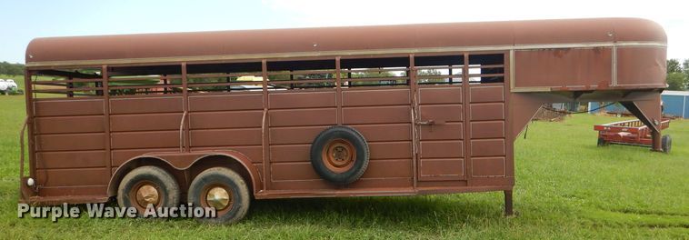 image for item FC9893 1985 WW livestock trailer