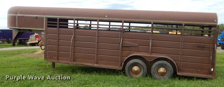 image for item FC9893 1985 WW livestock trailer