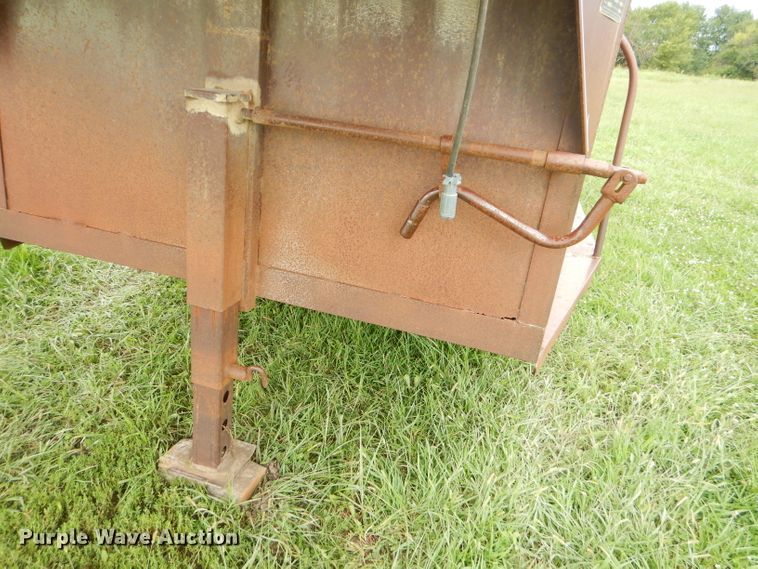 image for item FC9893 1985 WW livestock trailer