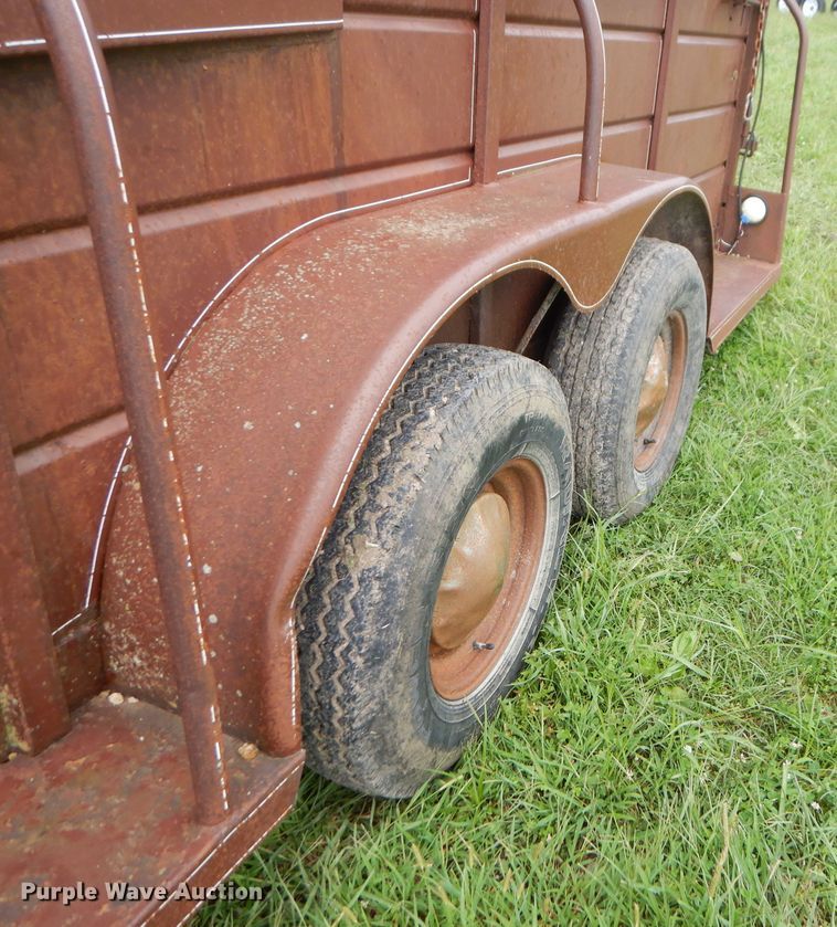 image for item FC9893 1985 WW livestock trailer