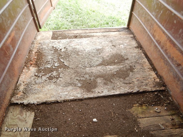 image for item FC9893 1985 WW livestock trailer