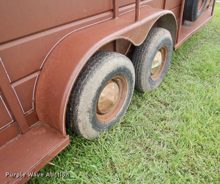 image for item FC9893 1985 WW livestock trailer