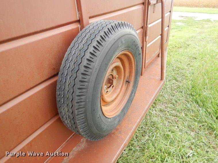 image for item FC9893 1985 WW livestock trailer