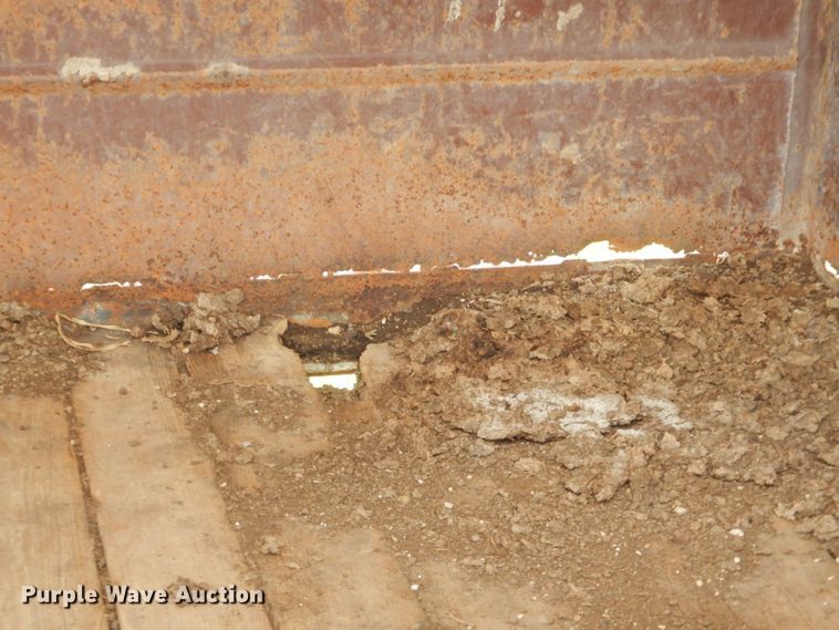 image for item FC9893 1985 WW livestock trailer