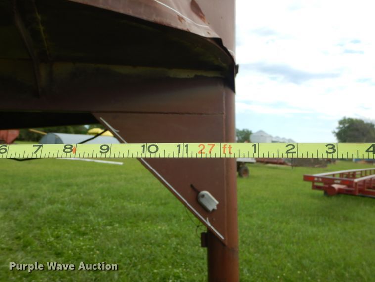 image for item FC9893 1985 WW livestock trailer