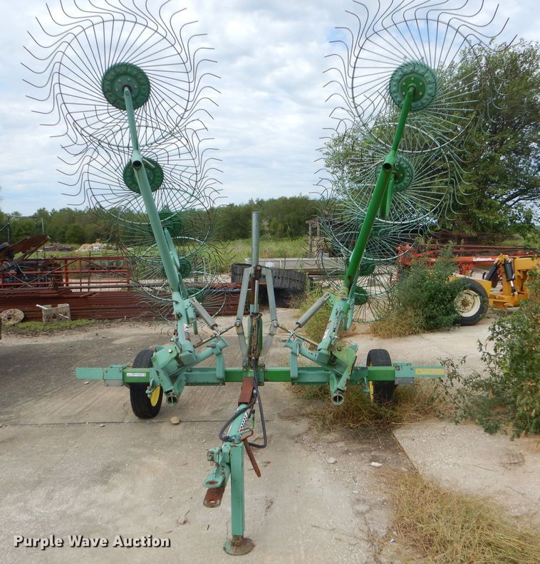 image for item FC9894 John Deere 702 hay rake