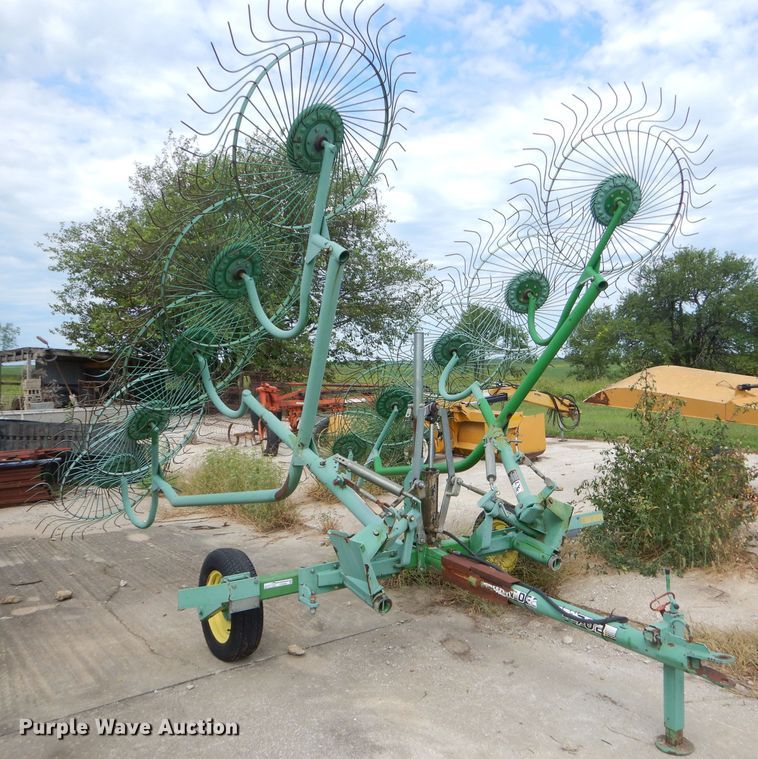 image for item FC9894 John Deere 702 hay rake