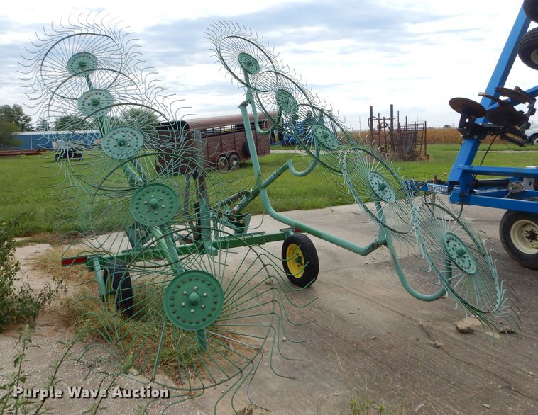 image for item FC9894 John Deere 702 hay rake
