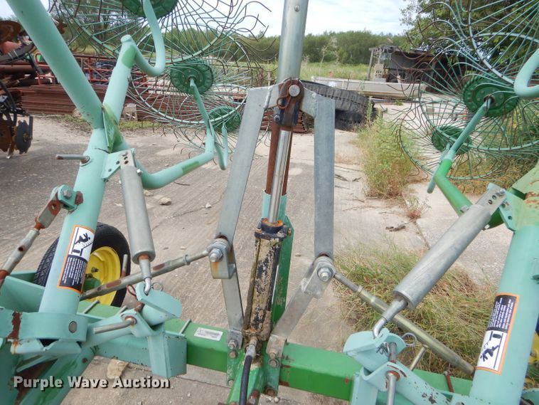 image for item FC9894 John Deere 702 hay rake