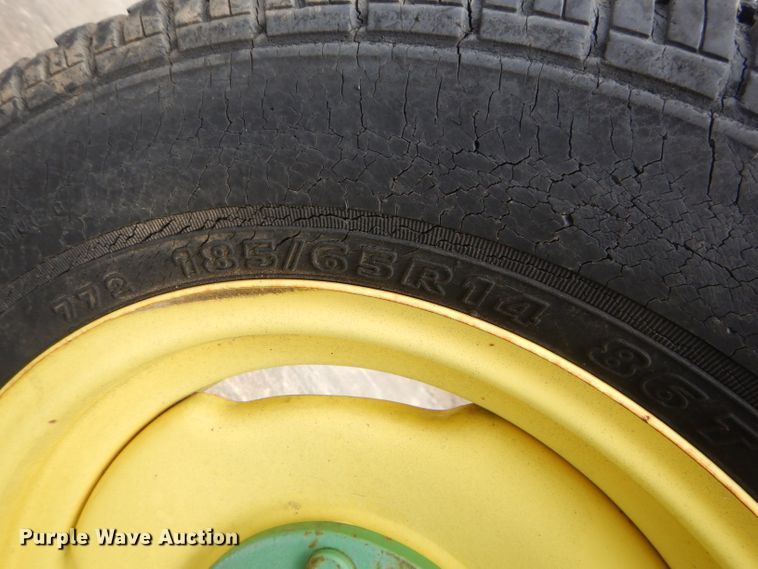 image for item FC9894 John Deere 702 hay rake