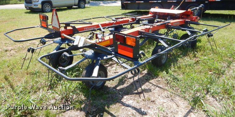 image for item FC9913 2016 Kubota TE6583T tedder