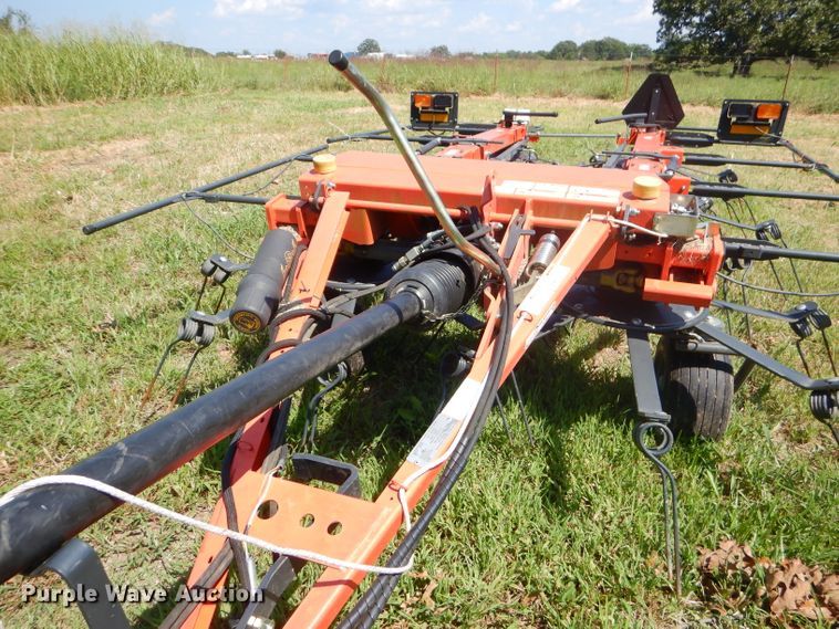 image for item FC9913 2016 Kubota TE6583T tedder