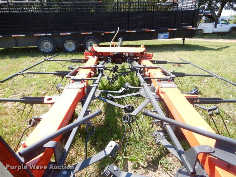 image for item FC9913 2016 Kubota TE6583T tedder