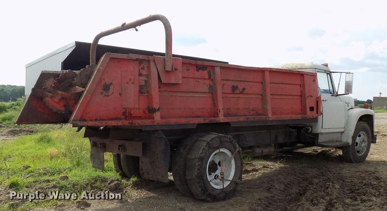 image for item FJ9302 1968 International Loadstar 1600 manure spreader truck