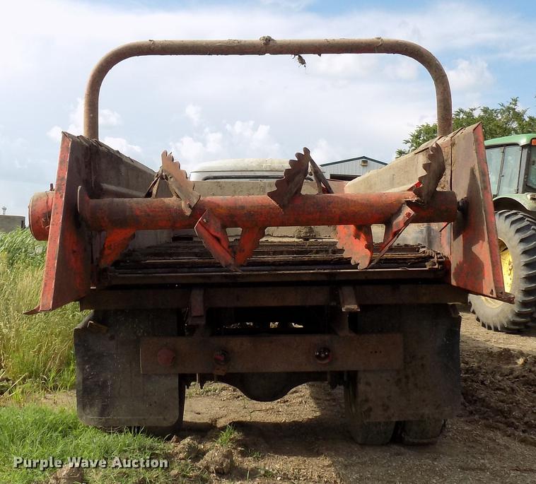 image for item FJ9302 1968 International Loadstar 1600 manure spreader truck