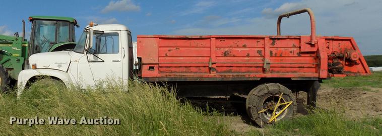 image for item FJ9302 1968 International Loadstar 1600 manure spreader truck