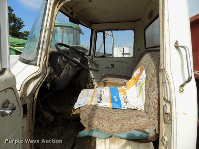 image for item FJ9302 1968 International Loadstar 1600 manure spreader truck