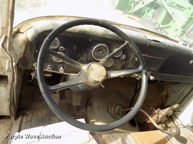 image for item FJ9302 1968 International Loadstar 1600 manure spreader truck