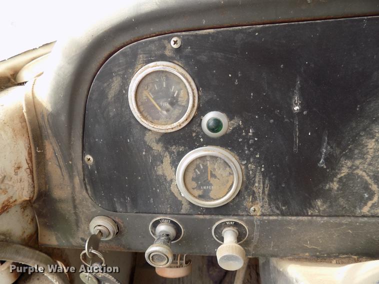 image for item FJ9302 1968 International Loadstar 1600 manure spreader truck