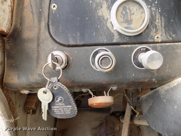 image for item FJ9302 1968 International Loadstar 1600 manure spreader truck