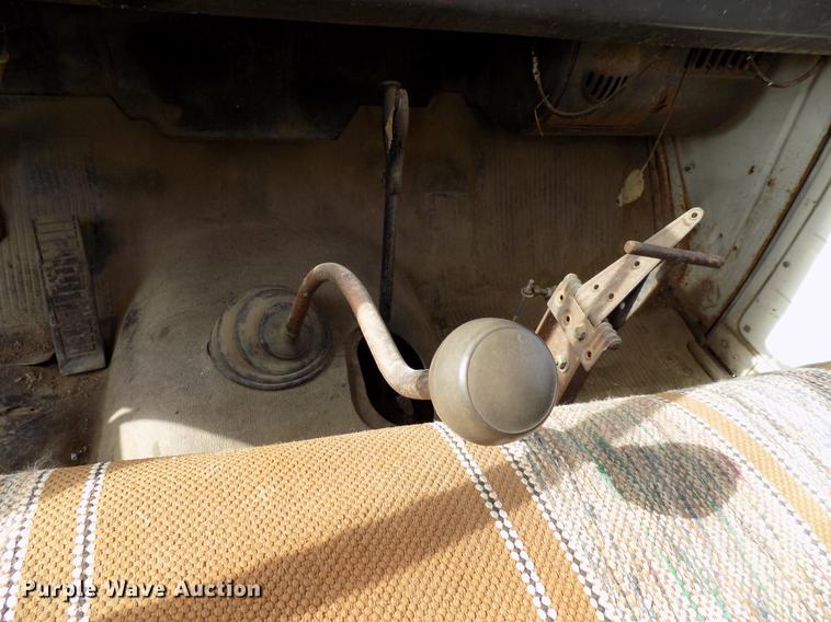 image for item FJ9302 1968 International Loadstar 1600 manure spreader truck