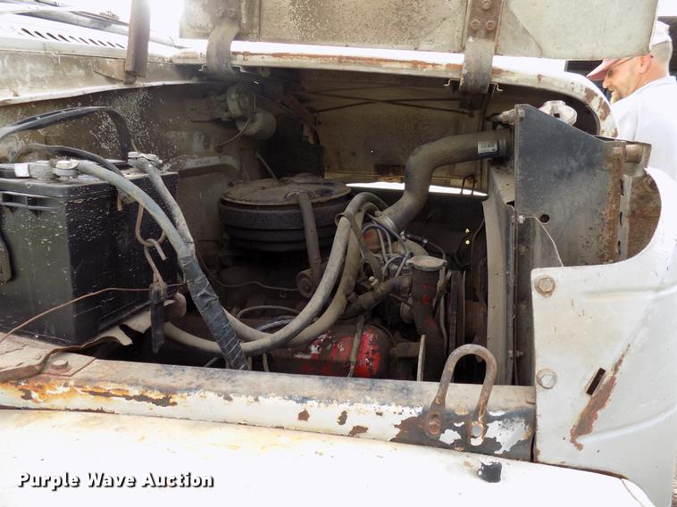 image for item FJ9302 1968 International Loadstar 1600 manure spreader truck