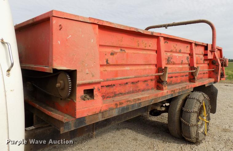 image for item FJ9302 1968 International Loadstar 1600 manure spreader truck