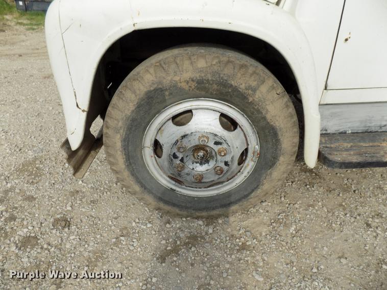 image for item FJ9302 1968 International Loadstar 1600 manure spreader truck