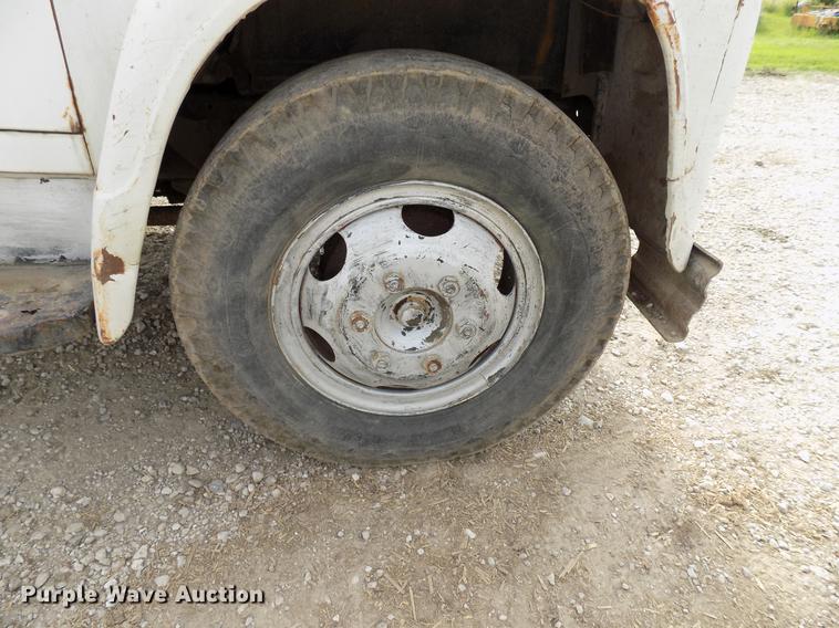 image for item FJ9302 1968 International Loadstar 1600 manure spreader truck