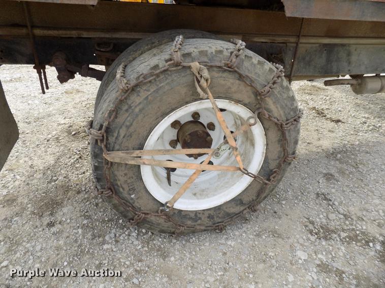 image for item FJ9302 1968 International Loadstar 1600 manure spreader truck