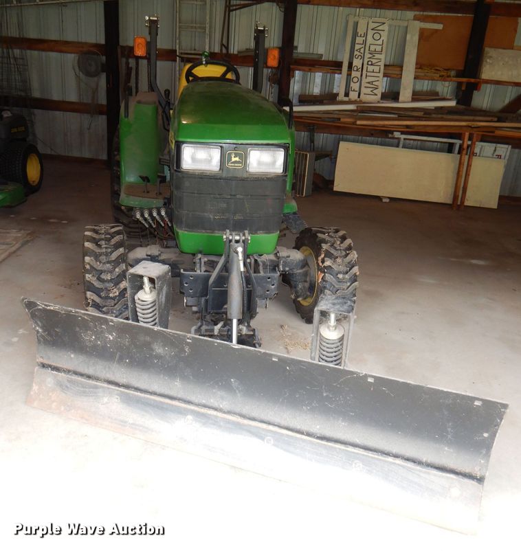 image for item FN9086 2001 John Deere 4200 HST tractor