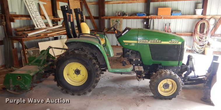 image for item FN9086 2001 John Deere 4200 HST tractor